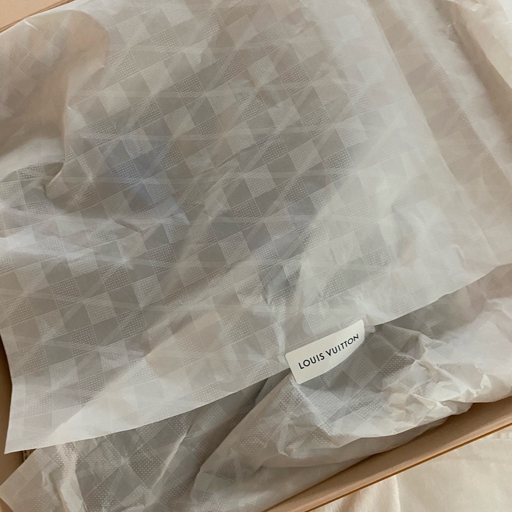 Brand new Louis Vuitton Poncho Shawl Wrap. Caramel Camel brown color - Picture 7 of 9